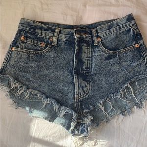 Light wash cut off jean shorts